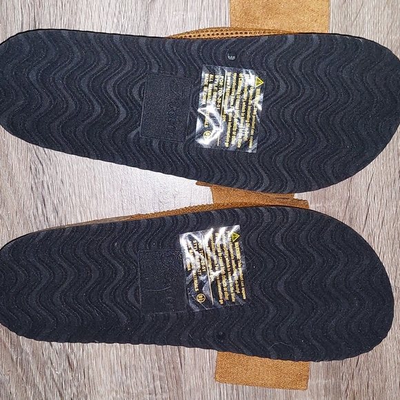 Gina..sALE..Womans cute sandals size 8.5 NWOT - Picture 4 of 4